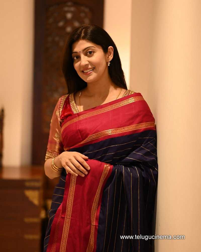 pranita stills 190924 05