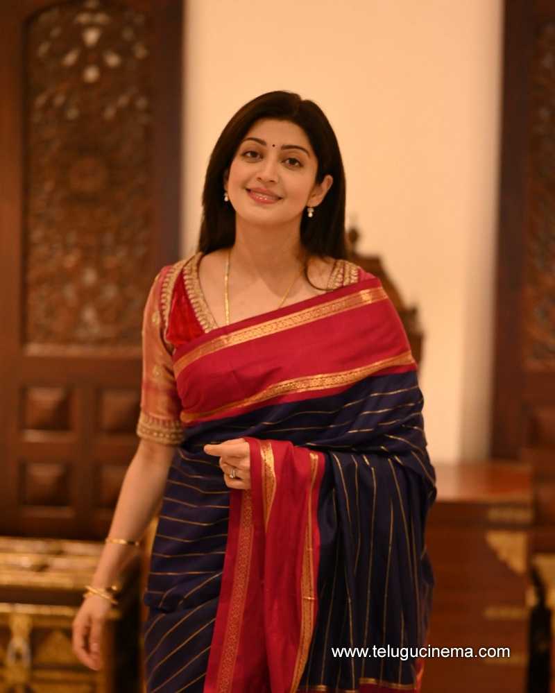 pranita stills 190924 08
