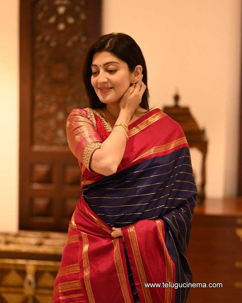 pranita stills 190924 10