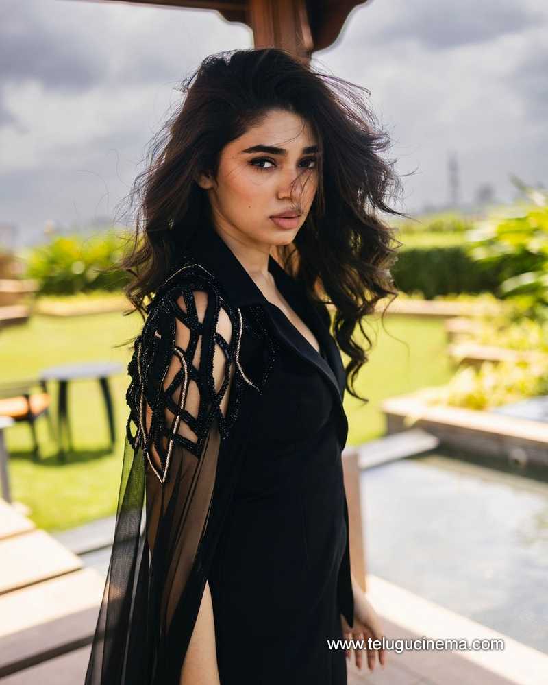 kritishetty stills 101024 03