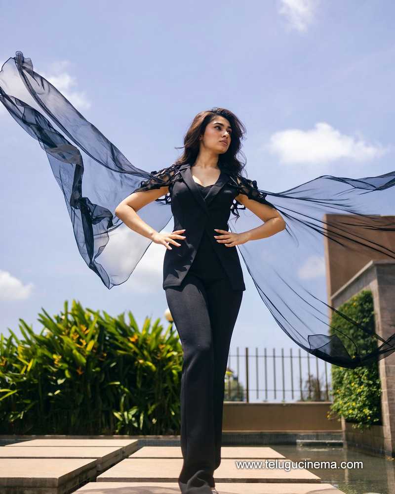 kritishetty stills 101024 06