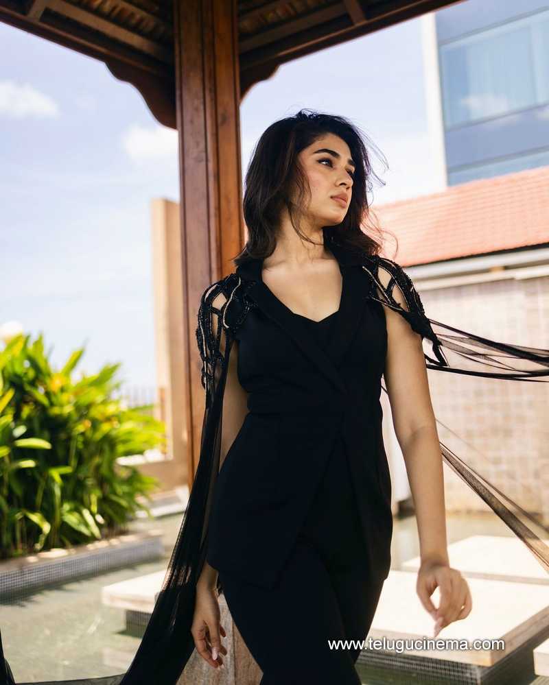 kritishetty stills 101024 07