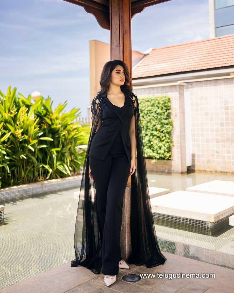 kritishetty stills 101024 08