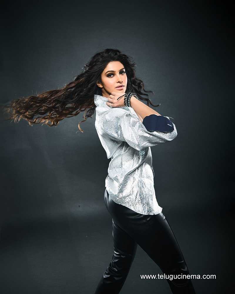 manasavaranasi stills 181024 02