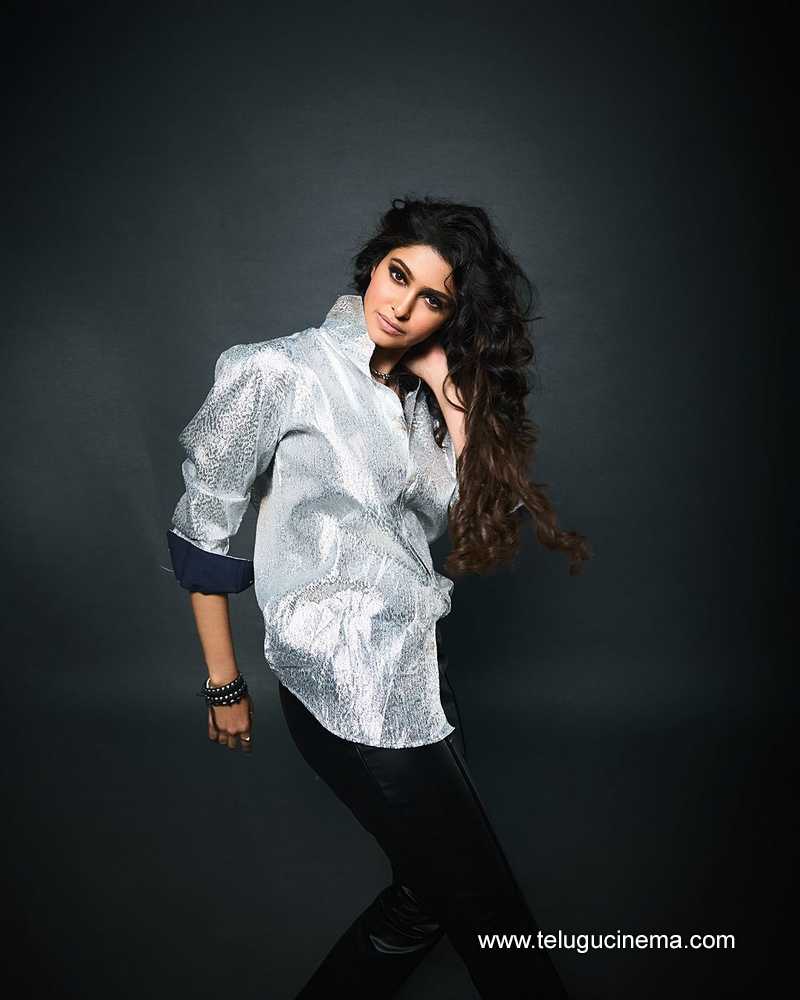 manasavaranasi stills 181024 04