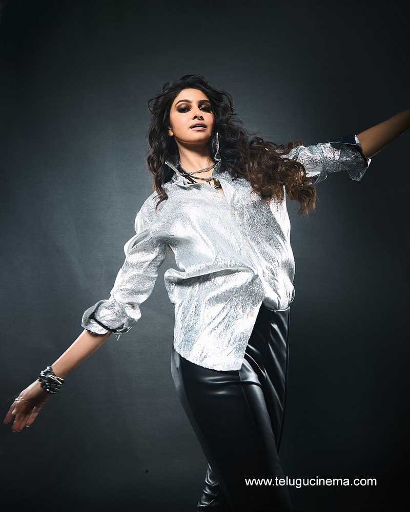 manasavaranasi stills 181024 06