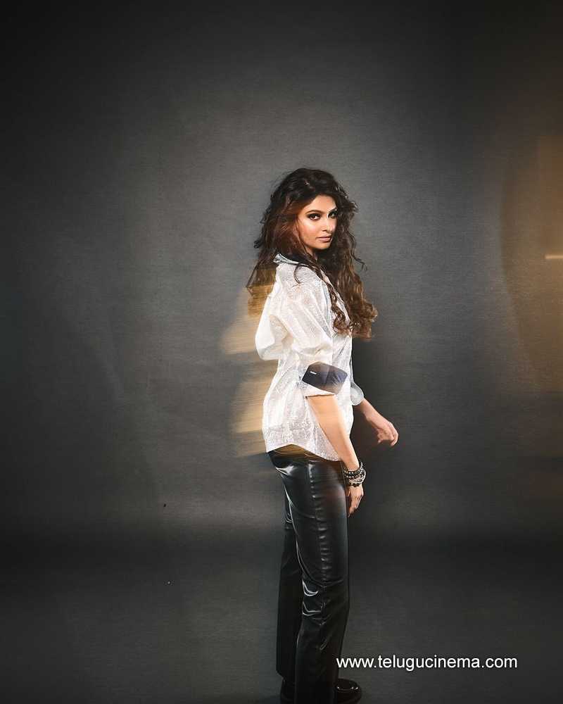 manasavaranasi stills 181024 08