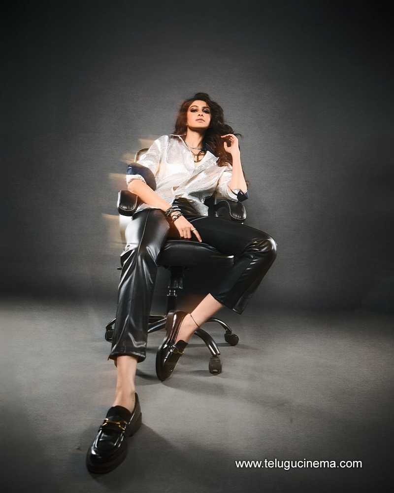 manasavaranasi stills 181024 09