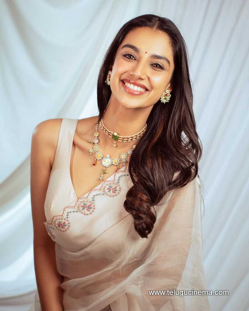 meenakshiichoudury stills 261024 06