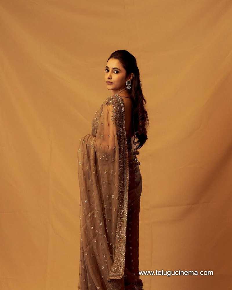 priyanka stills 161024 01