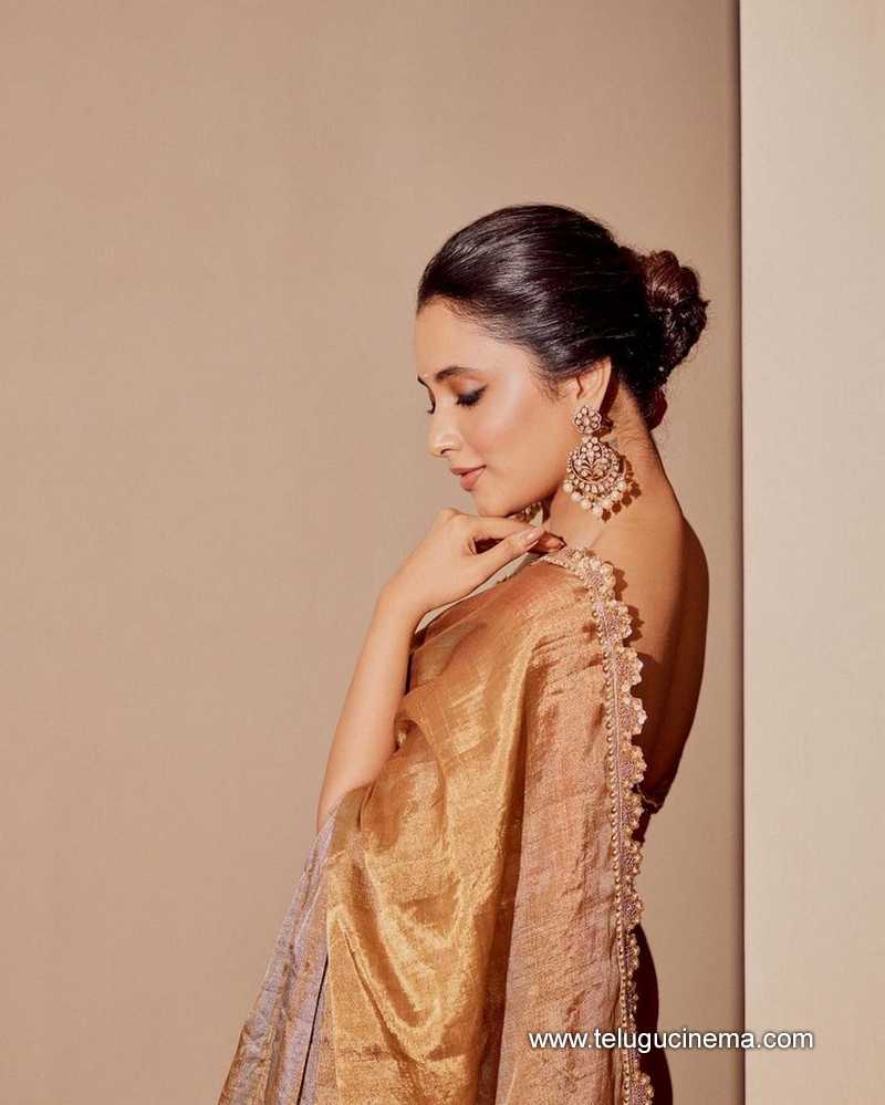 priyanka stills 161024 06