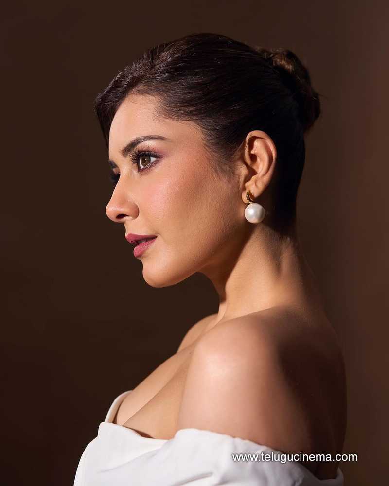 rashikhanna stills 301024 02