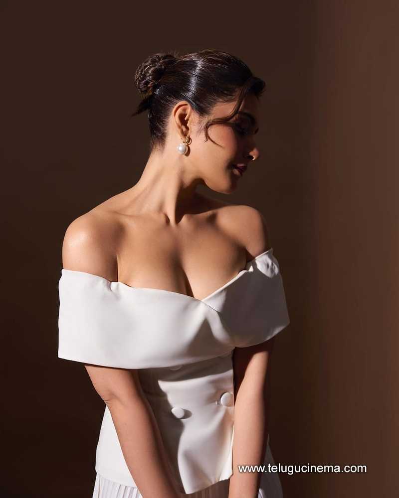 rashikhanna stills 301024 03
