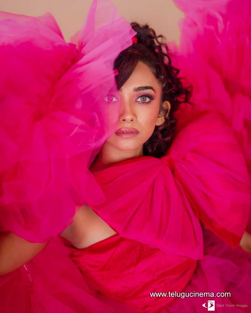 saanve stills 101024 04