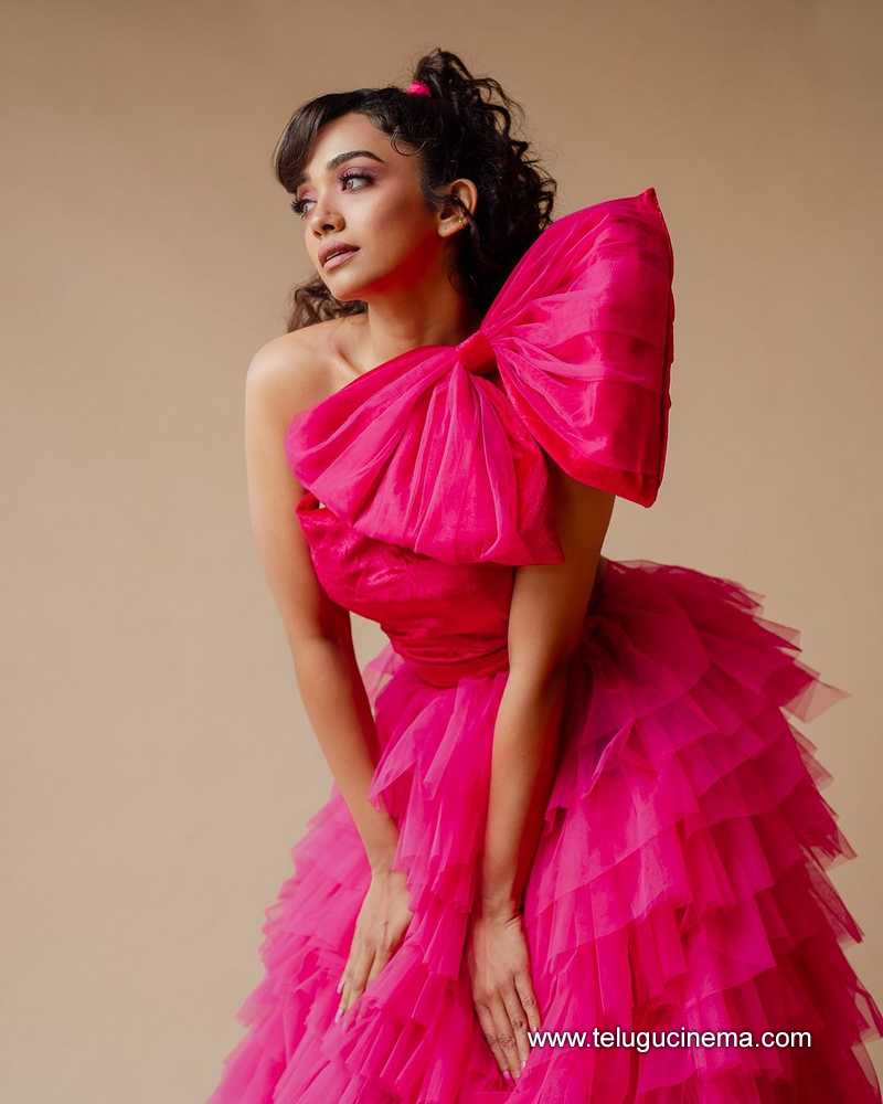 saanve stills 101024 05