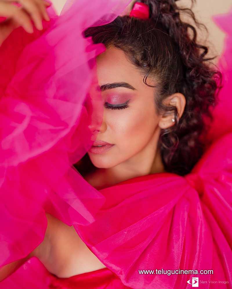 saanve stills 101024 06