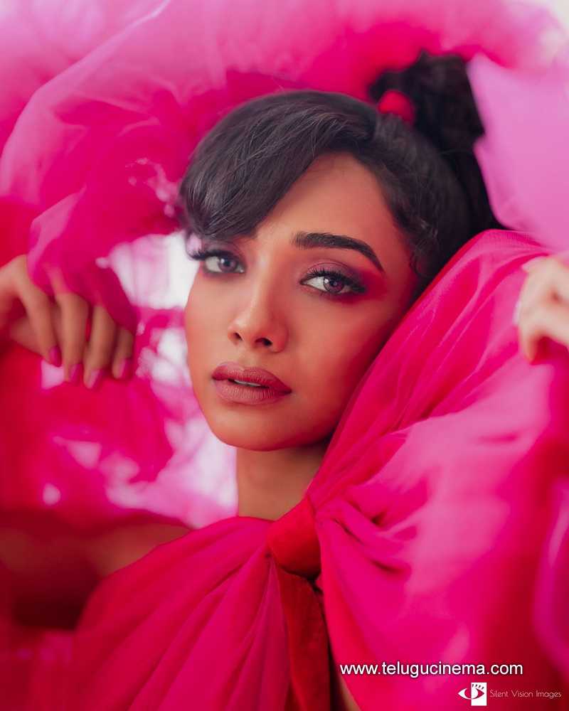 saanve stills 101024 07