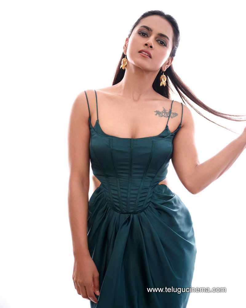 shraddhasrinath stills 211024 02
