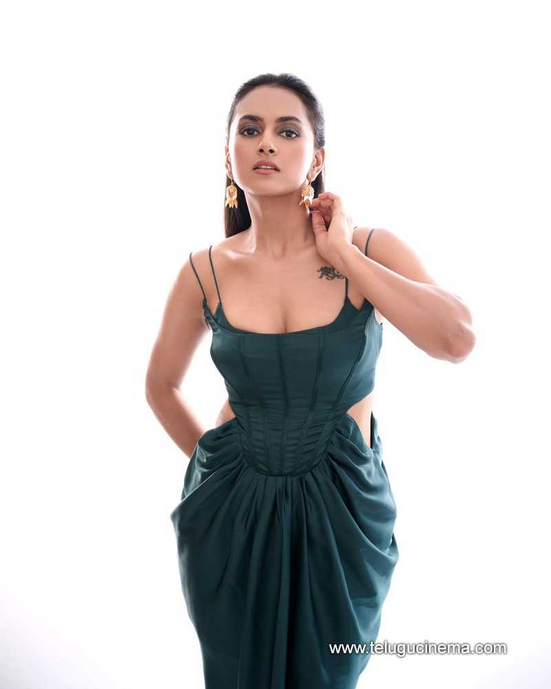 shraddhasrinath stills 211024 08