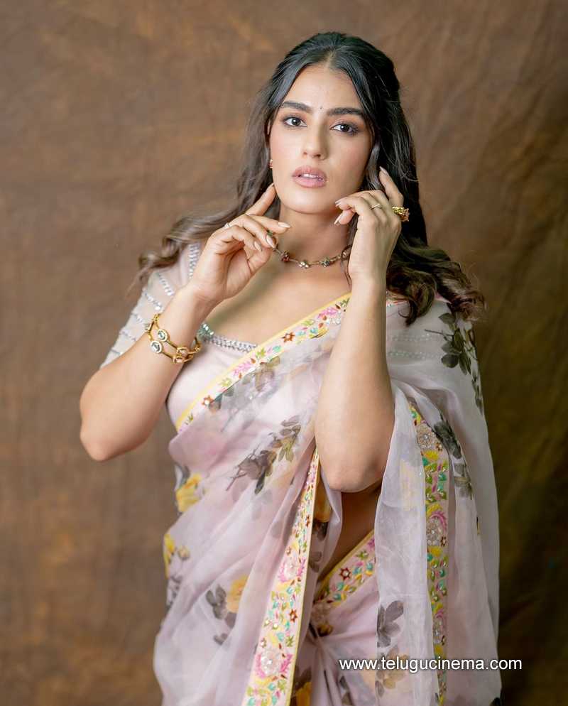 kavya stills 031124 04