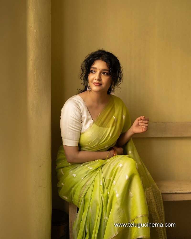 ritika stills 011124 02