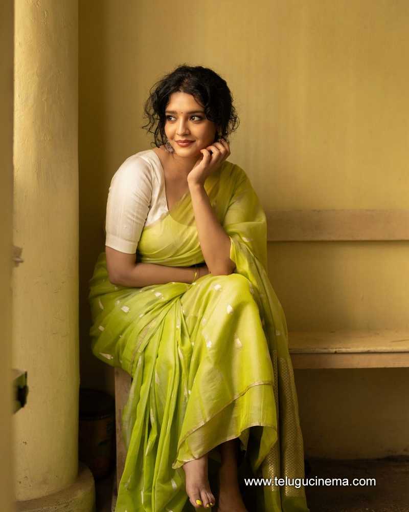 ritika stills 011124 03