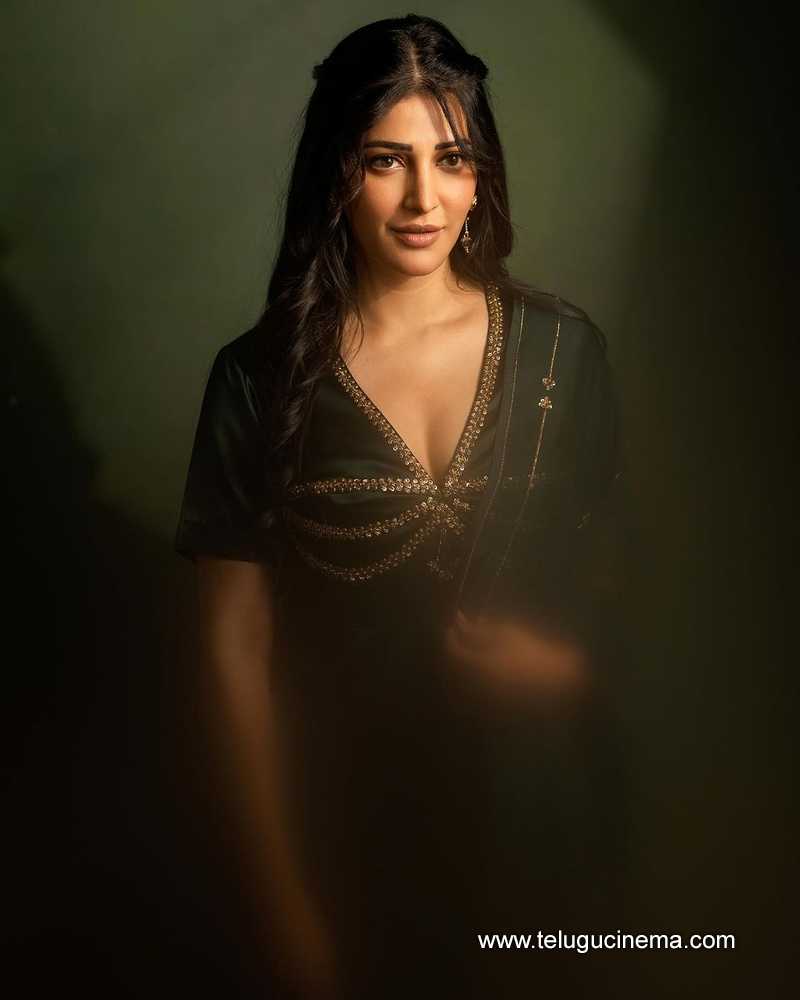 shrutihasan stills 121124 05