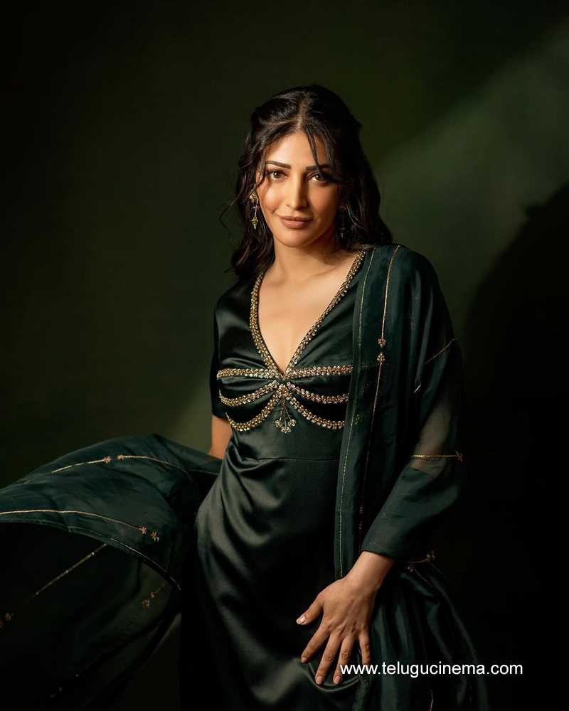 shrutihasan stills 121124 07