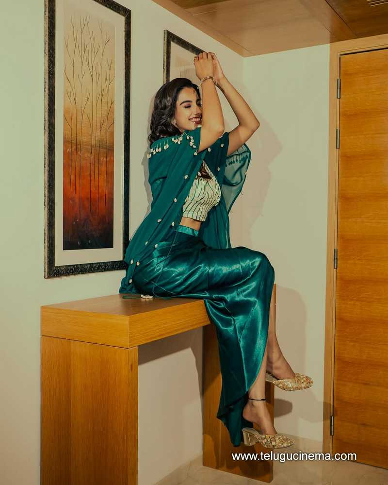 meenakshi still 17522502
