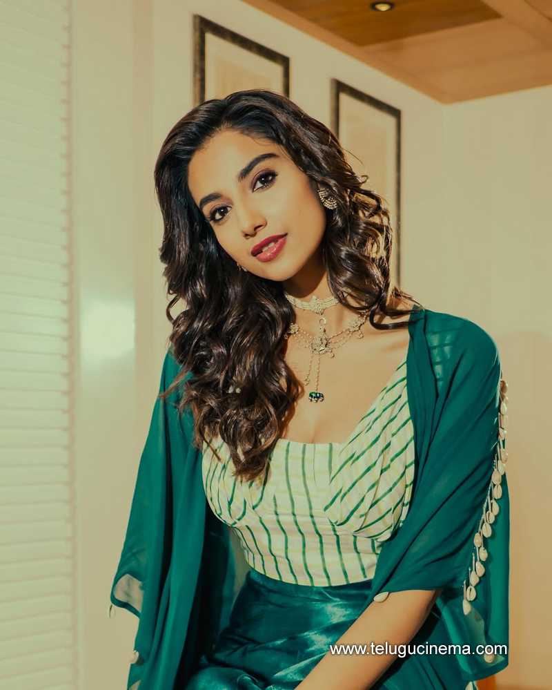 meenakshi still 17522508