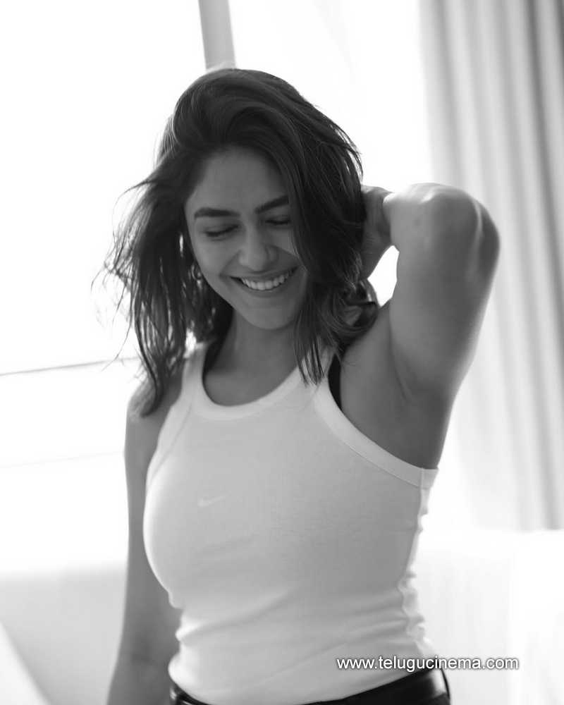 mrunal stills 28022508