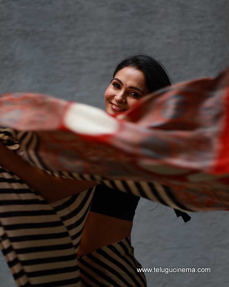 andrea stills 01032503