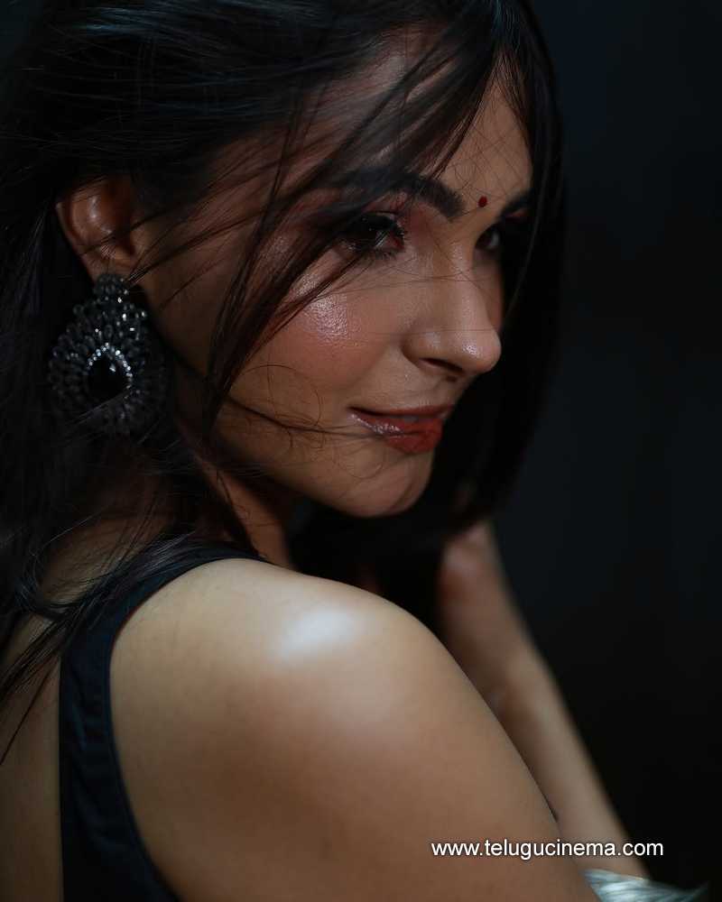 andrea stills 01032506