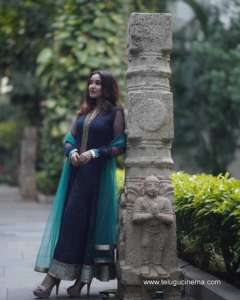anikha stills 08042503