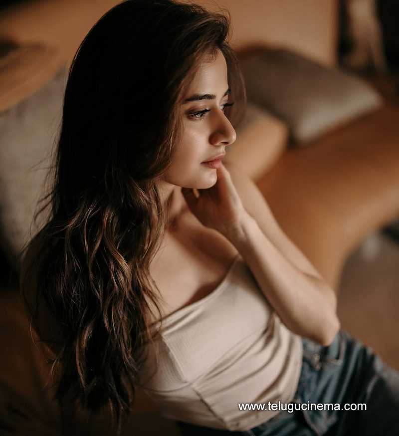 ashika stills 21042505
