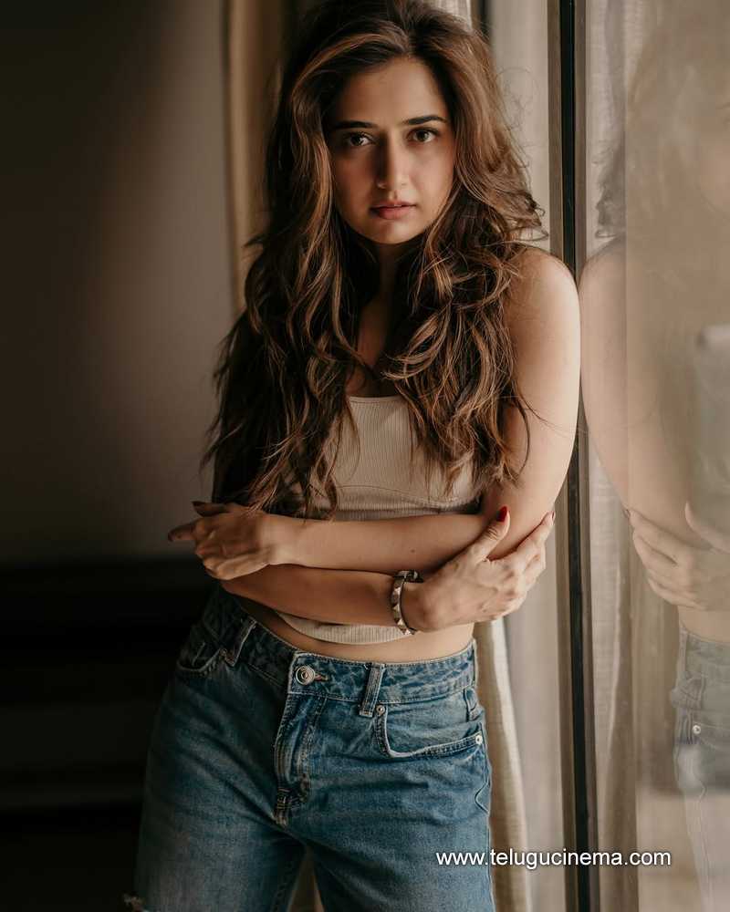ashika stills 23042502