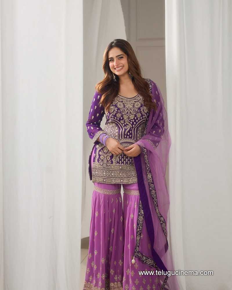 ayeshakhan stills 01042502