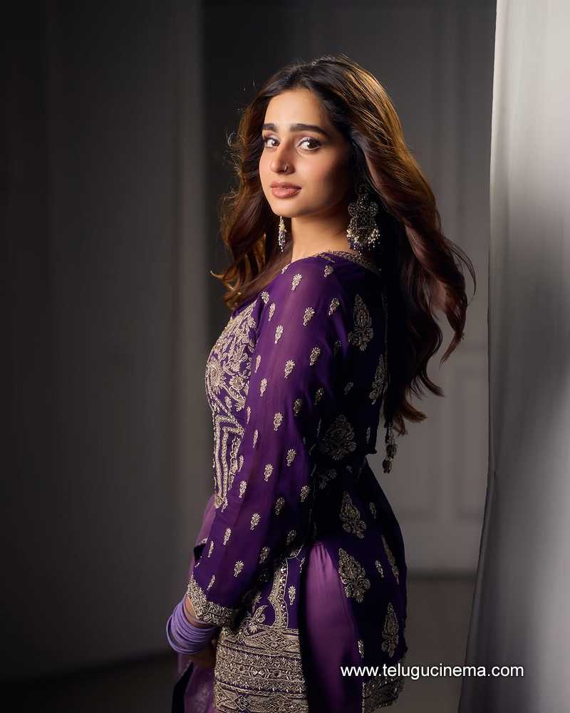 ayeshakhan stills 01042503