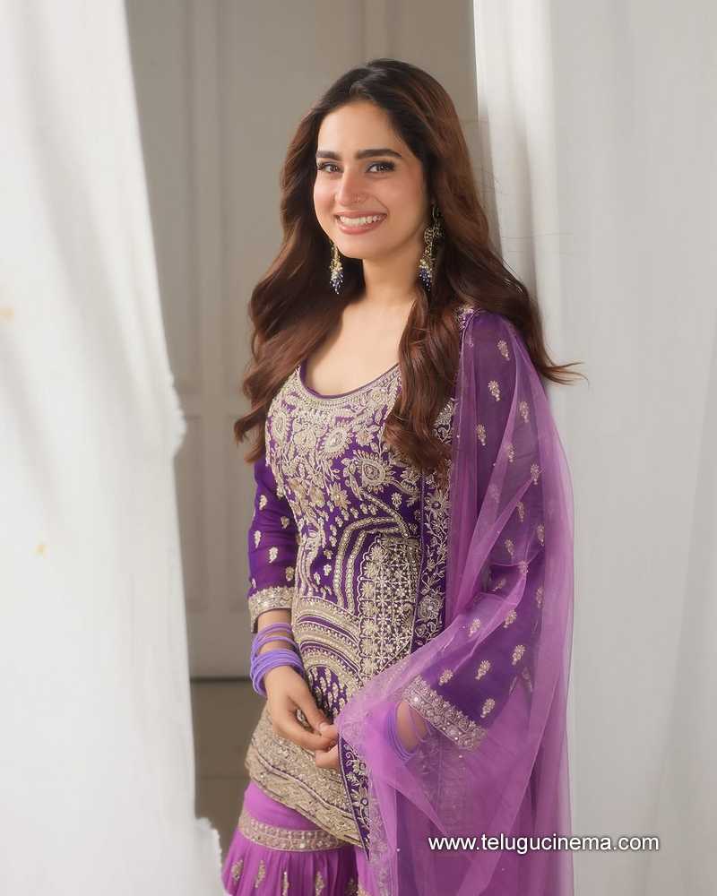 ayeshakhan stills 01042505