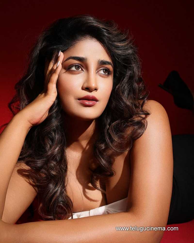 dimple stills 26042504