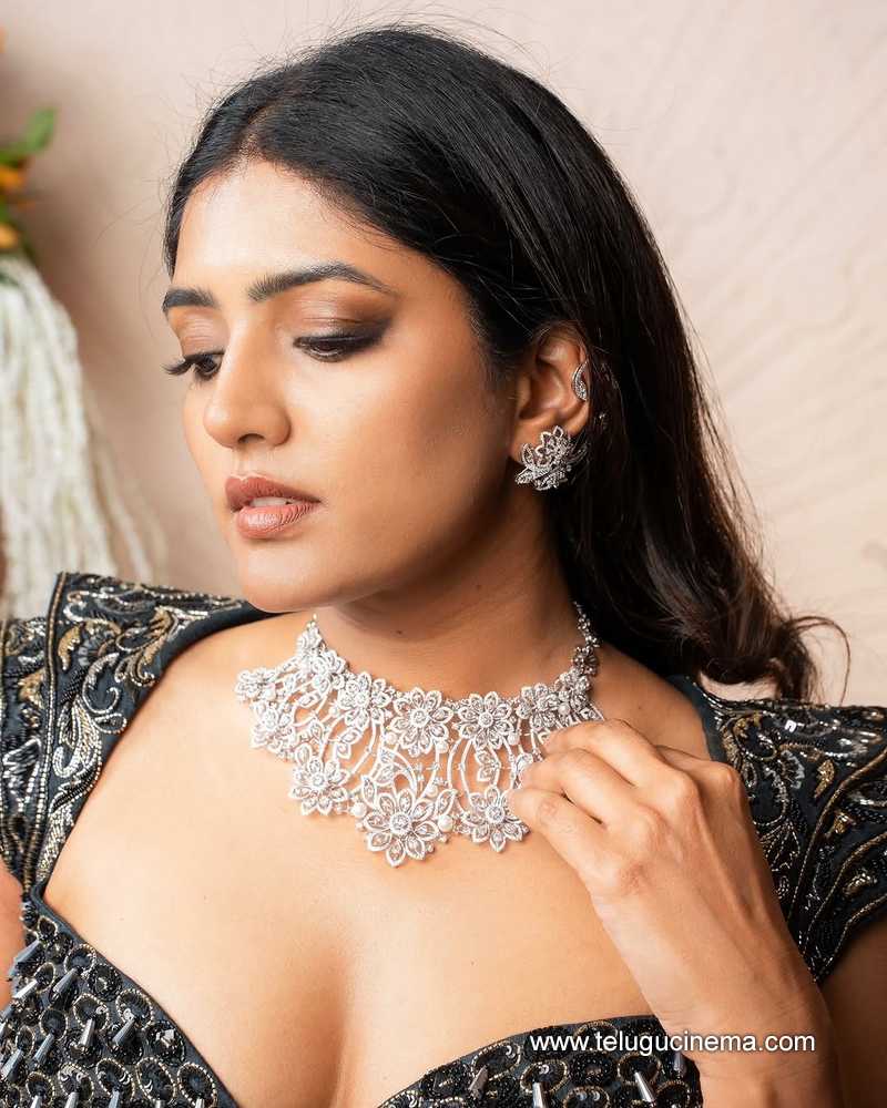 eesha stills 15042504