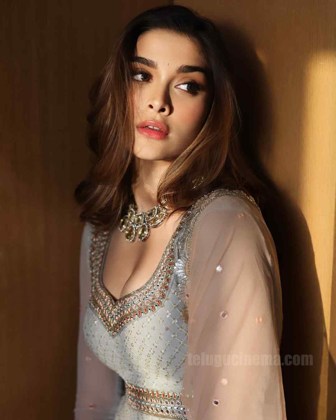 Saiee Manjrekar
