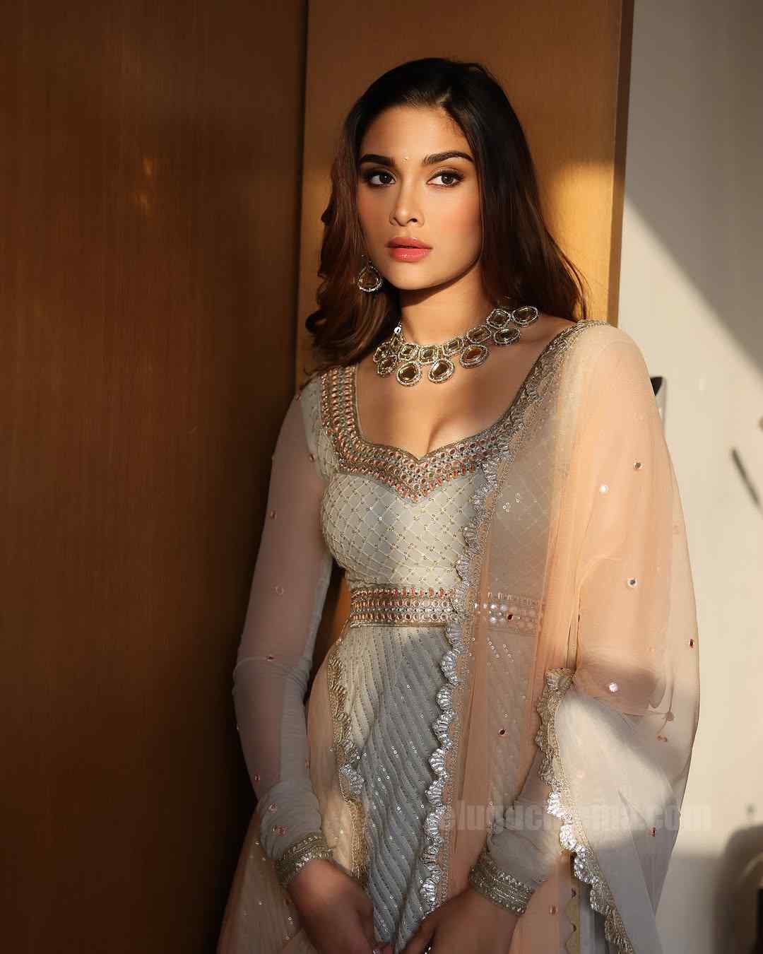 Saiee Manjrekar