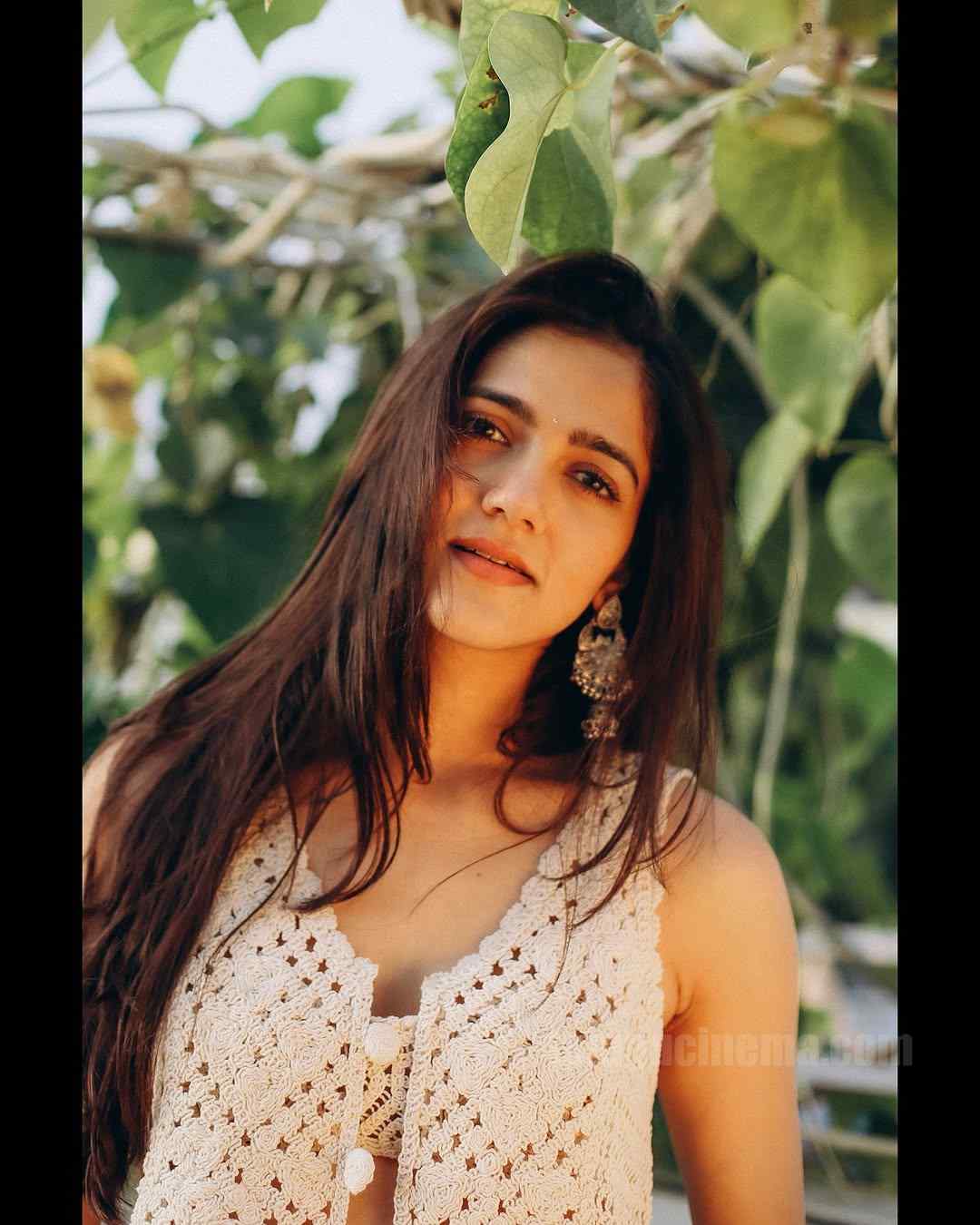 Simran Choudhary Pose