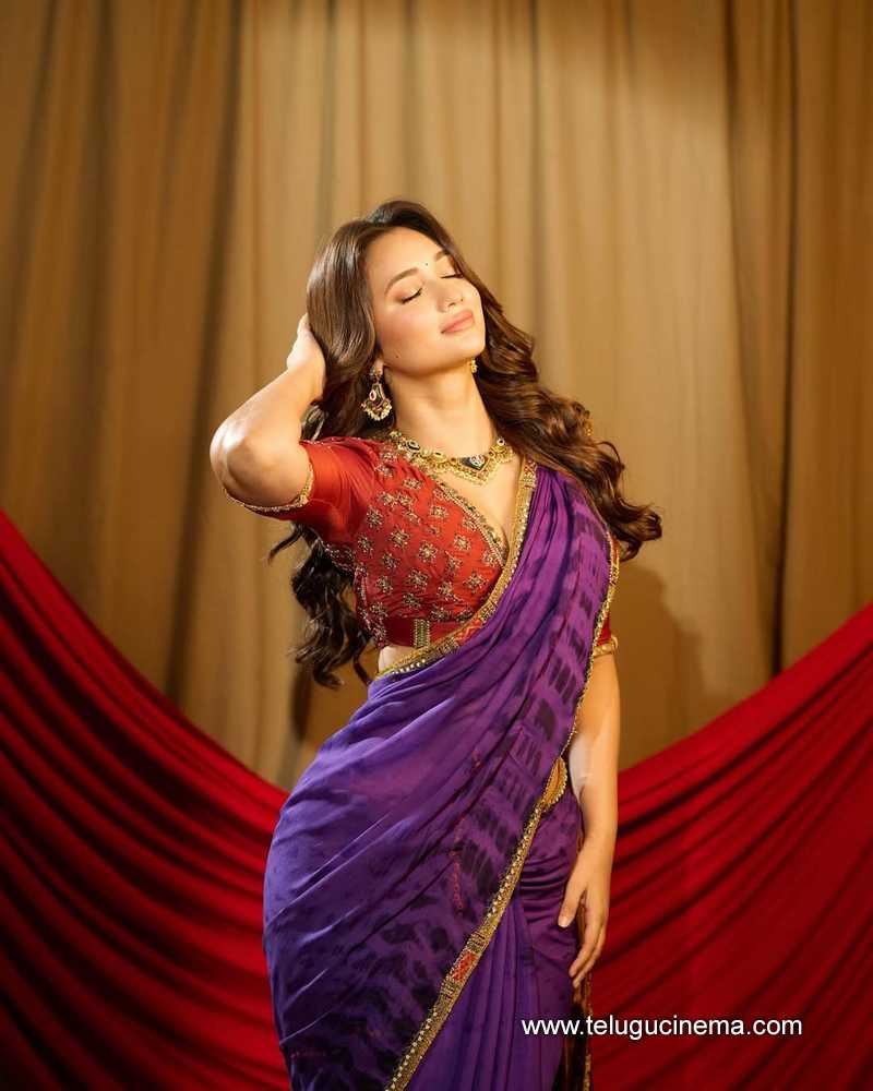 akanhsa stills 150525 07
