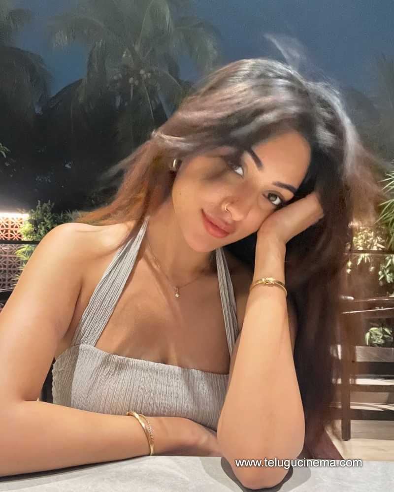 anu stills 220525 01