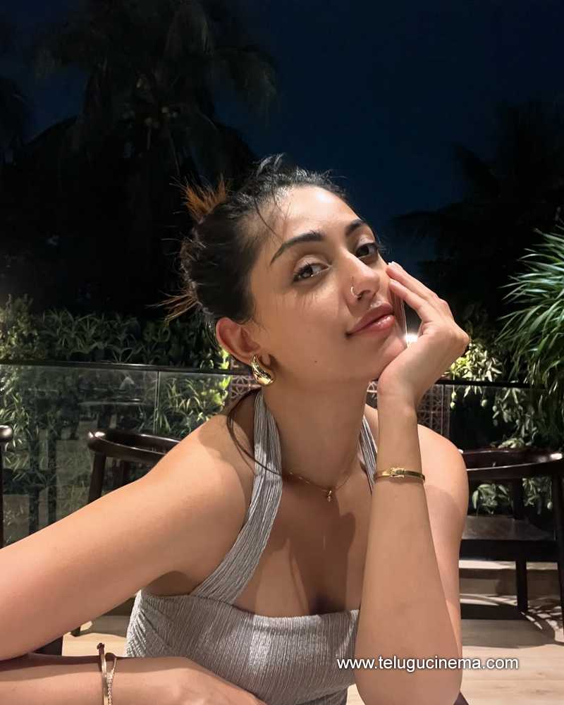 anu stills 220525 02