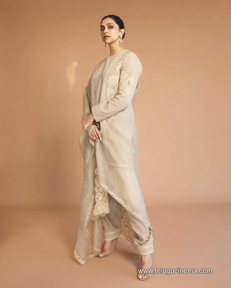 deepika stills 01052502