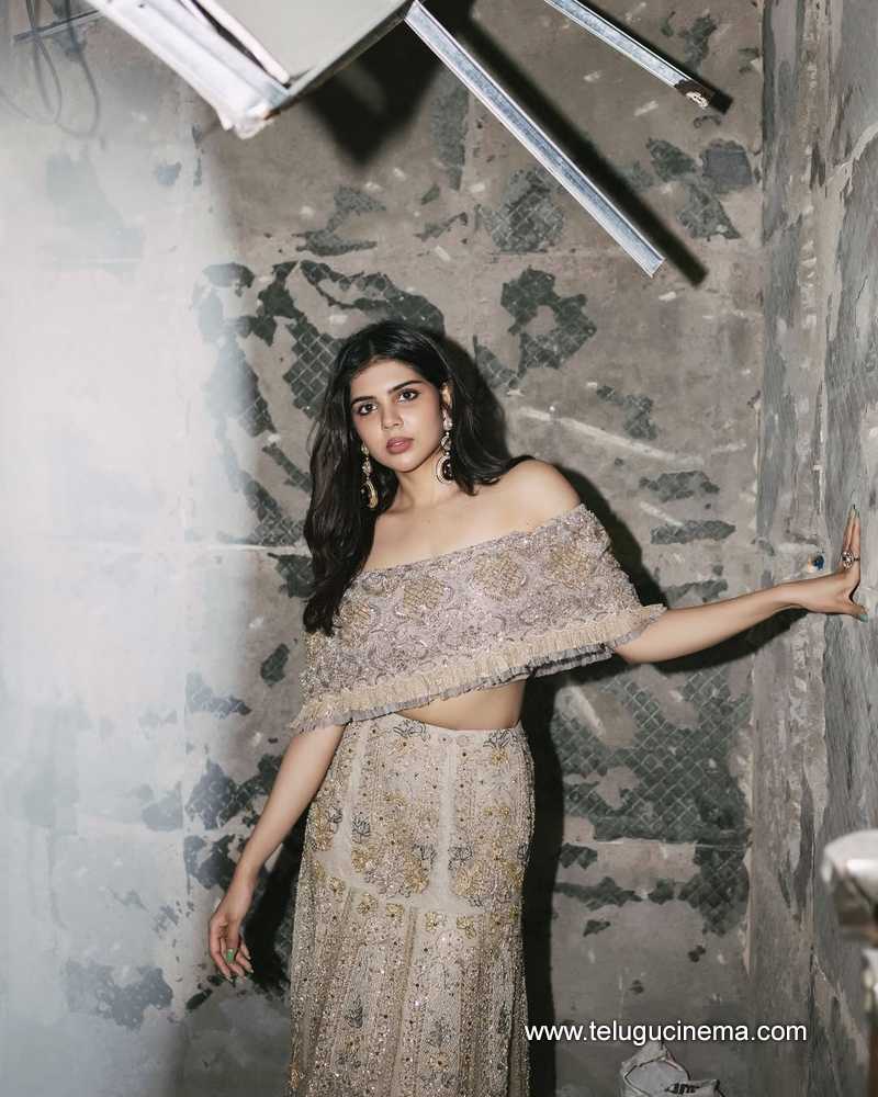 kalyani stills 220525 04