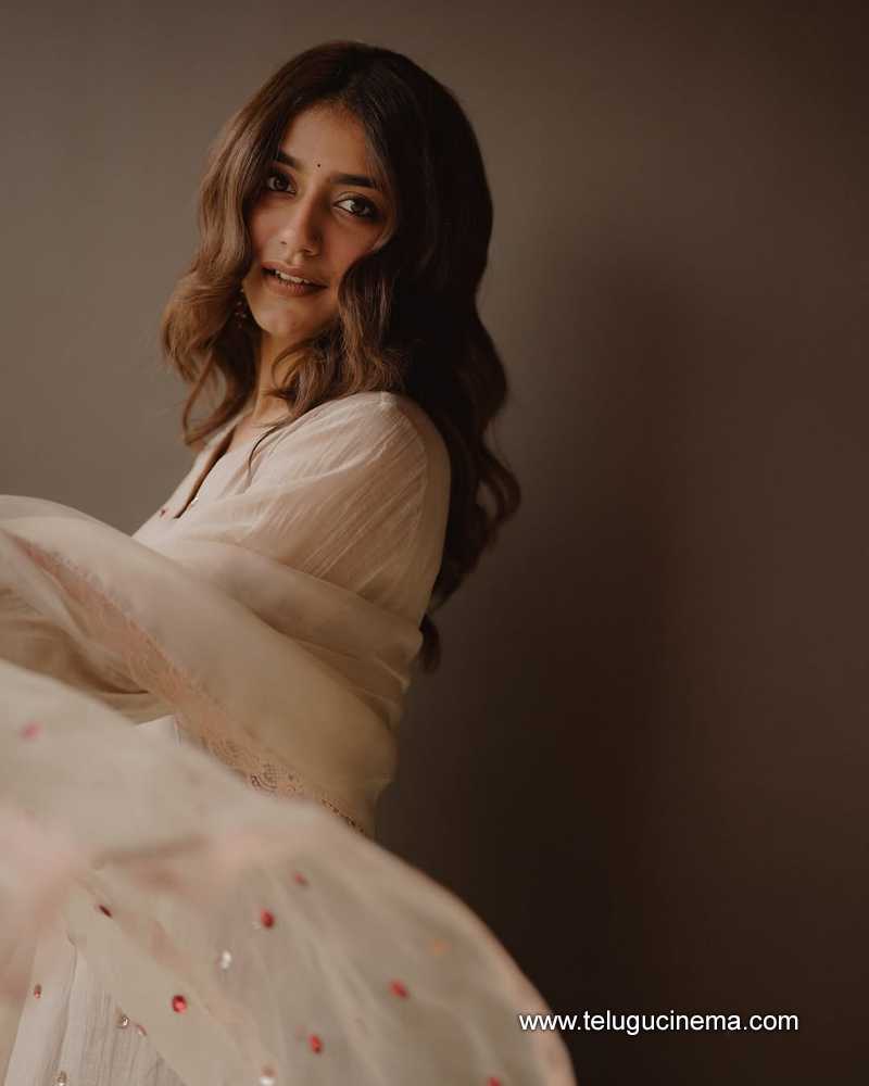 priya stills 240525 02